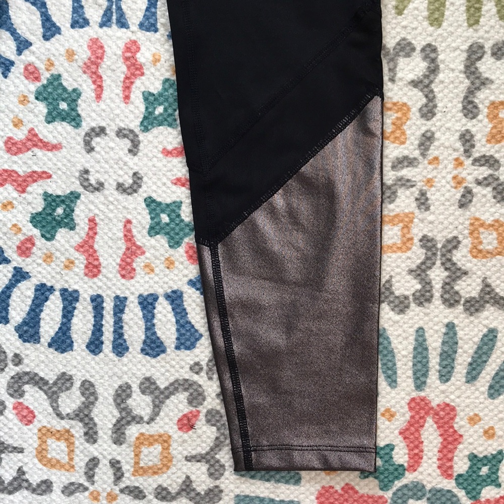 NWOT Women's Black Ruched Active Leggings - Picture 4 of 6